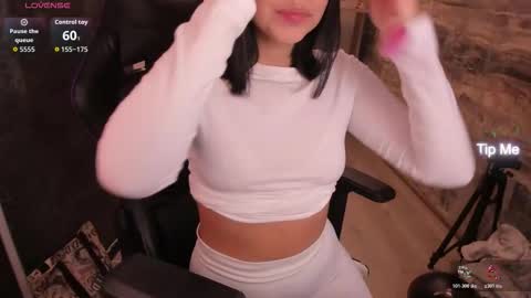 Snapshot of nicolross_ chatting on November 2025 05:56:01 PM NicolRoss online show from November 2025 05:56:01 PM