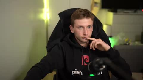 nicramga online show from November 2025 02:39:02 PM