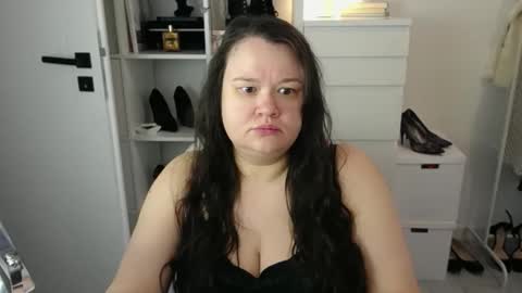 Holly online show from March 2026 06:35:02 AM