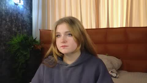 Snapshot of nightsaffron chatting on November 2025 07:30:01 AM Azalea online show from November 2025 07:30:01 AM