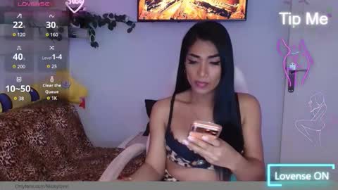Nicolle Bustamante online show from March 2026 08:04:01 PM