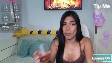 Nicolle Bustamante online show from April 2026 08:11:02 PM