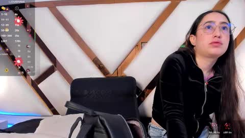 Nicolle  online show from March 2026 01:39:01 PM