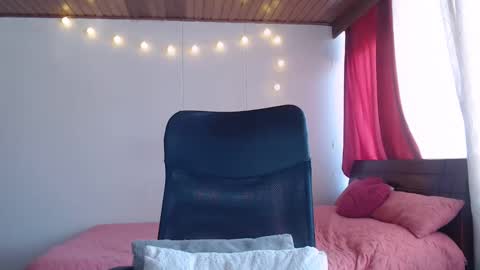 Niina Jones online show from December 2024 02:44:01 PM