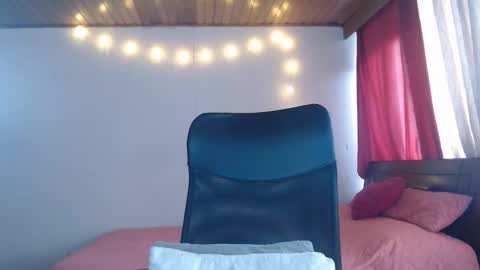 Niina Jones online show from December 2024 09:53:02 PM