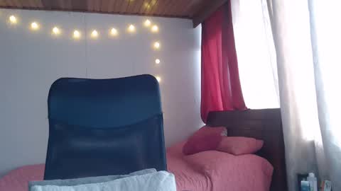 Niina Jones online show from December 2024 08:16:02 PM