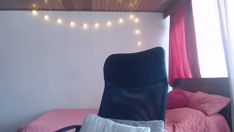 Niina Jones online show from January 2025 02:41:01 PM