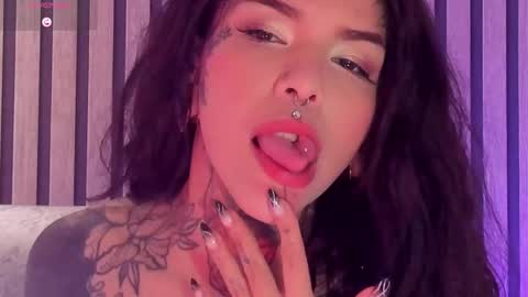 Snapshot of niinaink chatting on April 2026 11:51:02 AM NINAINK online show from April 2026 11:51:02 AM
