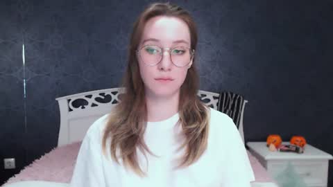 niixi online show from June 2026 04:05:01 PM