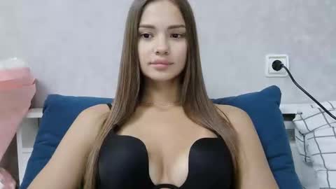 Snapshot of nika_verona1 chatting on June 2026 05:25:01 PM Nika online show from June 2026 05:25:01 PM