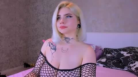 Snapshot of nikarocks chatting on September 2025 10:10:02 PM nikarocks online show from September 2025 10:10:02 PM