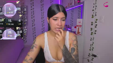 Niki online show from November 2025 08:10:01 PM