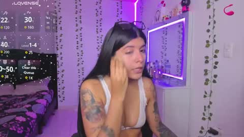 Niki online show from November 2025 06:51:02 PM