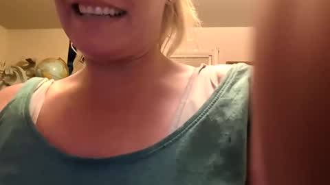 nikki32313 online show from April 2026 09:23:02 AM