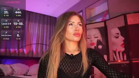 Nikki online show from October 2025 01:12:02 PM