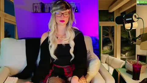 Snapshot of nikki_goldberg chatting on September 2025 08:09:02 PM Kitty Chatte online show from September 2025 08:09:02 PM