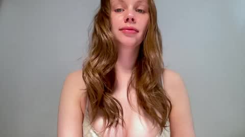 Snapshot of nikki_mi chatting on May 2026 10:20:02 AM Nikki online show from May 2026 10:20:02 AM