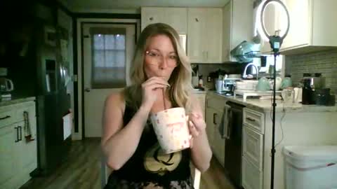 nikkib653466 online show from April 2026 05:28:01 PM