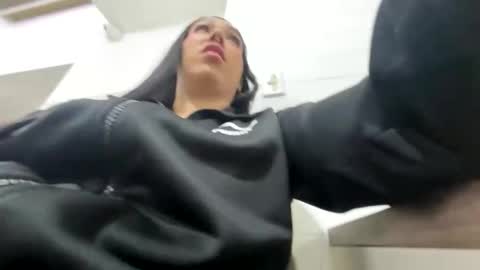 Snapshot of nikkii_vegaa chatting on November 2025 03:05:01 AM Nikki online show from November 2025 03:05:01 AM