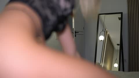 Nicole online show from November 2025 07:29:01 AM