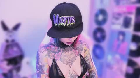 Nikki Ramone   online show from November 2025 10:08:02 PM