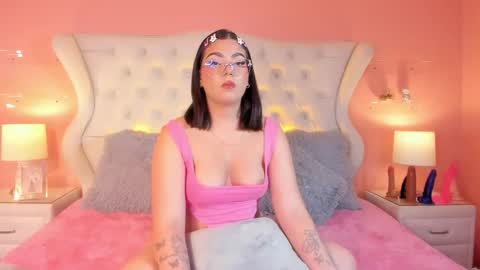 Y E S I online show from April 2026 07:15:01 PM