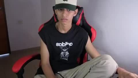 niklaus_wolf online show from April 2026 03:35:02 PM