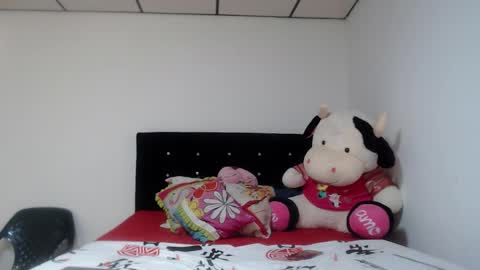 Snapshot of nikol_25 chatting on October 2025 08:32:01 PM nikol_25 online show from October 2025 08:32:01 PM