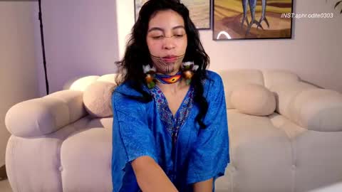 Snapshot of nikol_je chatting on May 2026 12:33:01 PM Nicole cam online show from May 2026 12:33:01 PM