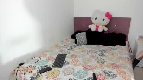 Nikole online show from November 2025 05:35:01 AM