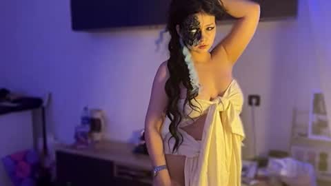 nikoli_naw online show from October 2025 06:42:01 PM