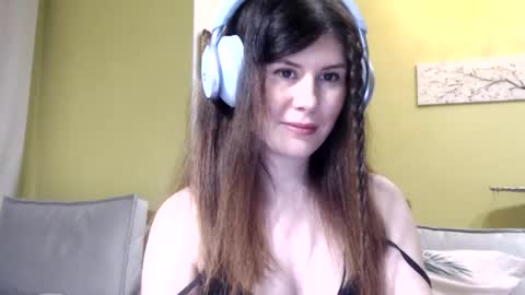 Nikol online show from December 2025 08:40:01 PM