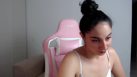 Snapshot of niky_blue chatting on February 2025 06:40:01 AM niky_blue online show from February 2025 06:40:01 AM