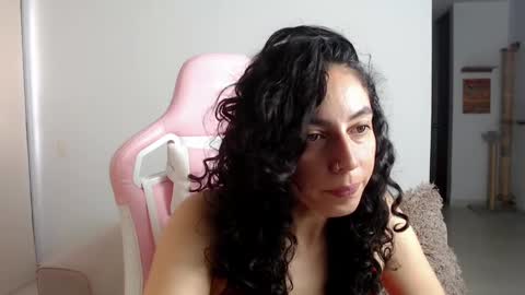 Snapshot of niky_blue chatting on February 2025 11:21:02 AM niky_blue online show from February 2025 11:21:02 AM