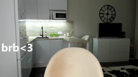 Bella online show from February 2025 09:16:02 PM