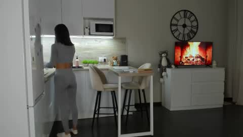 Bella online show from September 2025 02:42:01 PM