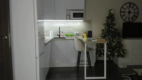 Bella online show from December 2025 02:04:01 PM