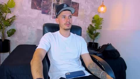 Nils online show from November 2025 02:10:01 AM