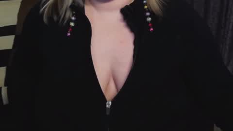 Snapshot of nimphoteasex chatting on January 2025 11:41:01 AM Blonde Nimpho online show from January 2025 11:41:01 AM