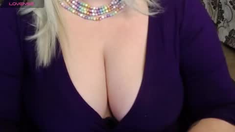 Snapshot of nimphoteasex chatting on October 2025 08:00:02 AM Blonde Nimpho online show from October 2025 08:00:02 AM