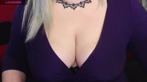 Snapshot of nimphoteasex chatting on November 2025 08:35:02 AM Blonde Nimpho online show from November 2025 08:35:02 AM