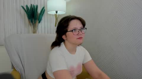 nina lunaa online show from October 2025 01:44:02 AM
