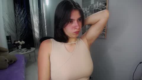 Nina online show from November 2025 12:27:02 PM