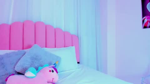 Nina online show from November 2025 08:31:01 PM