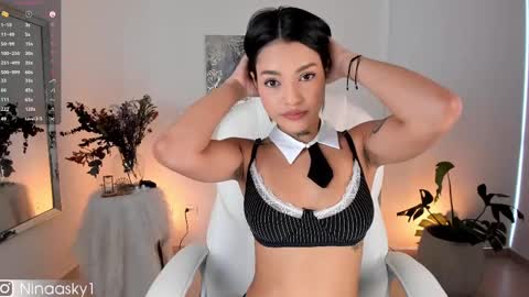 Snapshot of ninaa_sky chatting on February 2025 01:16:01 PM    online show from February 2025 01:16:01 PM