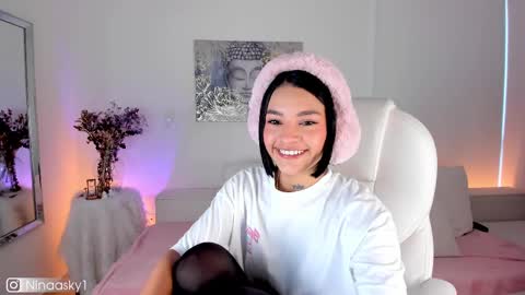 Snapshot of ninaa_sky chatting on February 2025 12:33:02 PM    online show from February 2025 12:33:02 PM