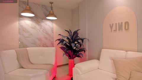 Snapshot of ninablumm chatting on September 2025 04:01:02 AM Nina online show from September 2025 04:01:02 AM