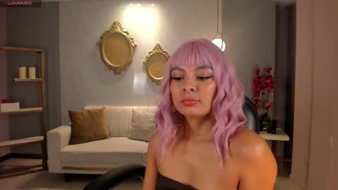 Snapshot of ninablumm chatting on October 2025 03:02:02 AM Nina online show from October 2025 03:02:02 AM