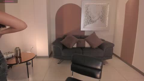 Snapshot of ninablumm chatting on October 2025 08:38:01 PM Nina online show from October 2025 08:38:01 PM