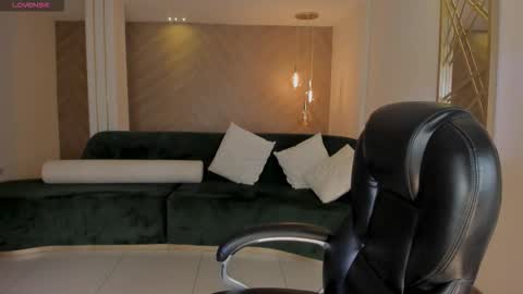 Snapshot of ninablumm chatting on October 2025 02:58:02 AM Nina online show from October 2025 02:58:02 AM